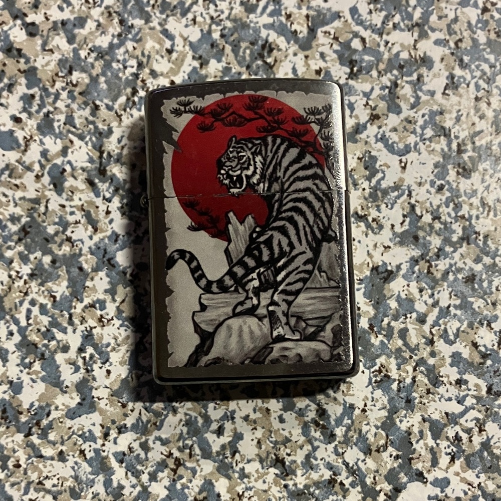 Tiger Red Moon Metal Flip Lighter